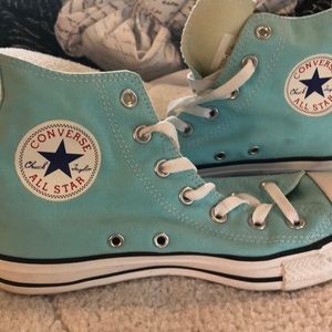 Womens size 8 converse sneakers